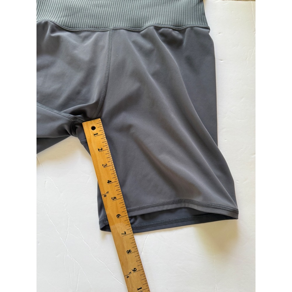 Vuori Womens Studio Pocket Biker Shorts High Rise Ribbed Waistband Size S Gym - Picture 5 of 9
